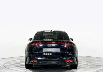 Подержанный автомобиль Kia Stinger 2018 года (6 фото)