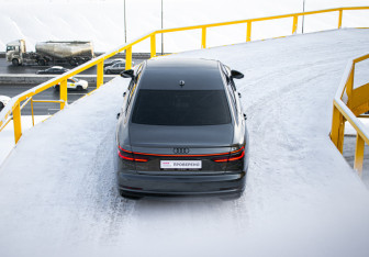 Подержанный автомобиль Audi A8 2019 года (14 фото)
