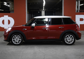 Подержанный автомобиль MINI Hatch 2016 года (8 фото)
