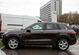 Подержанный автомобиль Porsche Cayenne 2014 года (6 фото)
