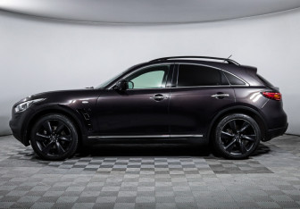 Подержанный автомобиль Infiniti QX70 2017 года (8 фото)