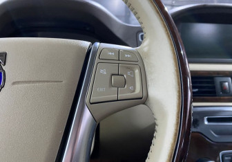 Подержанный автомобиль Volvo XC70 2012 года (15 фото)