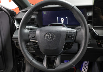 Подержанный автомобиль Toyota Camry Sedan 2025 года (14 фото)