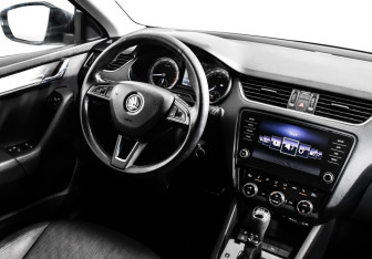Подержанный автомобиль Skoda Octavia Liftback 2017 года (9 фото)