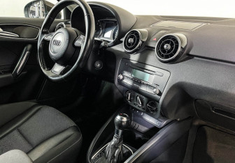 Подержанный автомобиль Audi A1 2010 года (9 фото)
