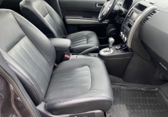 Подержанный автомобиль Nissan X-Trail 2013 года (9 фото)