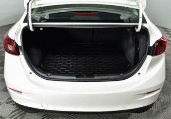 Подержанный автомобиль Mazda 3 Sedan 2015 года (12 фото)