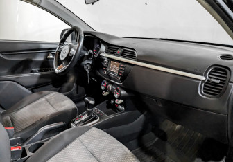 Подержанный автомобиль Kia Rio Hatchback 2020 года (10 фото)