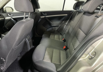 Подержанный автомобиль Skoda Octavia Liftback 2011 года (12 фото)