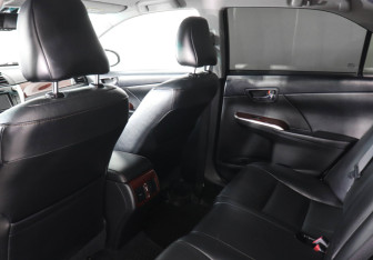 Подержанный автомобиль Toyota Camry Sedan 2012 года (12 фото)