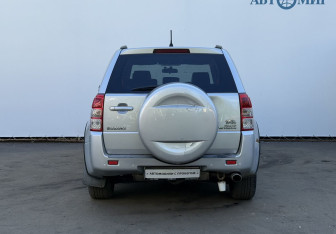 Подержанный автомобиль Suzuki Grand Vitara 2010 года (6 фото)