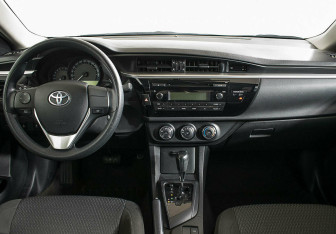 Подержанный автомобиль Toyota Corolla Sedan 2013 года (10 фото)