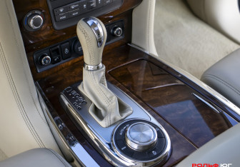 Подержанный автомобиль Infiniti QX80 2015 года (16 фото)