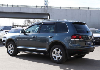 Подержанный автомобиль Volkswagen Touareg 2007 года (7 фото)