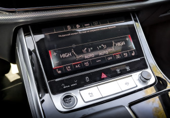 Подержанный автомобиль Audi Q7 2023 года (28 фото)