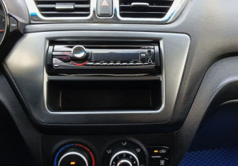 Подержанный автомобиль Kia Rio Sedan 2012 года (13 фото)