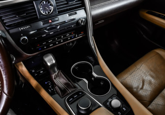 Подержанный автомобиль Lexus RX 2017 года (17 фото)