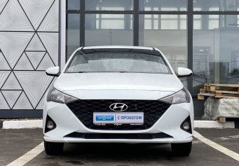 Подержанный автомобиль Hyundai Solaris Sedan 2020 года (2 фото)