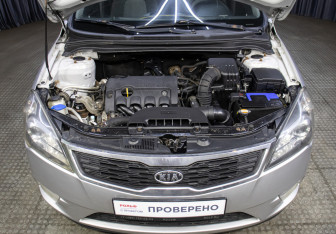 Подержанный автомобиль Kia Ceed Hatchback 2010 года (9 фото)