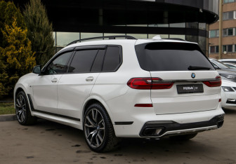 Подержанный автомобиль BMW X7 2020 года (5 фото)