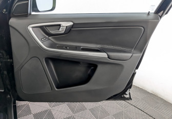 Подержанный автомобиль Volvo XC60 2015 года (24 фото)