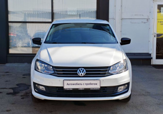 Подержанный автомобиль Volkswagen Polo Sedan 2020 года (2 фото)