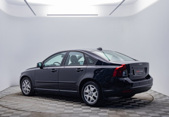 Подержанный автомобиль Volvo S40 2007 года (7 фото)