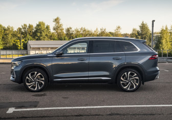 Подержанный автомобиль Geely Monjaro 2024 года (8 фото)