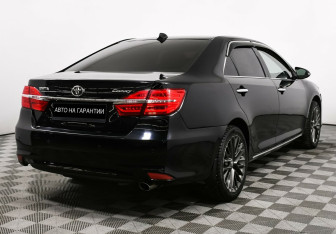 Подержанный автомобиль Toyota Camry Sedan 2013 года (5 фото)