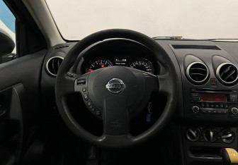 Подержанный автомобиль Nissan Qashqai 2012 года (13 фото)