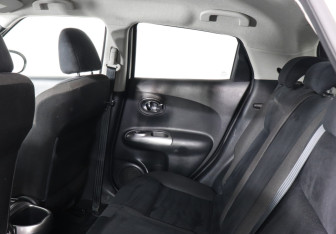 Подержанный автомобиль Nissan Juke 2012 года (12 фото)