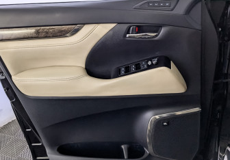 Подержанный автомобиль Toyota Alphard 2020 года (19 фото)