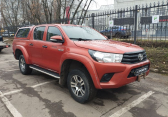 Подержанный автомобиль Toyota Hilux 2015 года (3 фото)