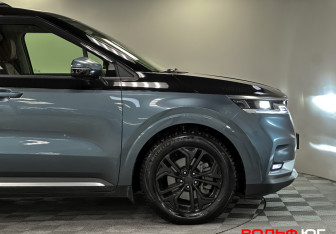 Подержанный автомобиль Kia Carnival 2021 года (26 фото)