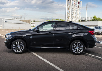 Подержанный автомобиль BMW X6 2018 года (8 фото)