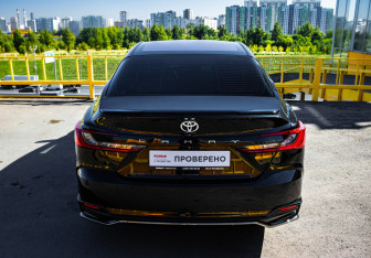 Подержанный автомобиль Toyota Camry Sedan 2025 года (5 фото)
