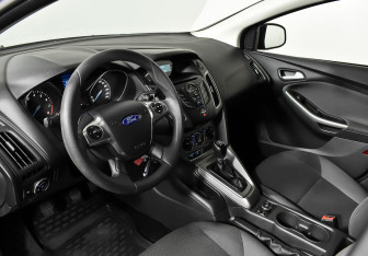 Подержанный автомобиль Ford Focus Sedan 2013 года (9 фото)