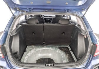 Подержанный автомобиль Kia Rio Hatchback 2021 года (10 фото)