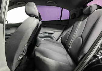 Подержанный автомобиль Kia Rio Hatchback 2010 года (10 фото)