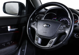 Подержанный автомобиль Kia Sorento 2016 года (13 фото)