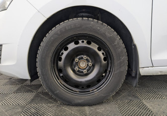 Подержанный автомобиль Skoda Rapid Liftback 2019 года (12 фото)