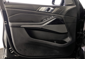 Подержанный автомобиль BMW X7 2020 года (19 фото)