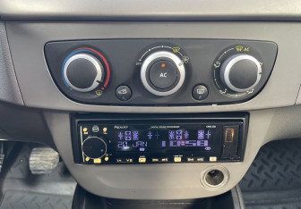 Подержанный автомобиль Renault Fluence 2011 года (14 фото)