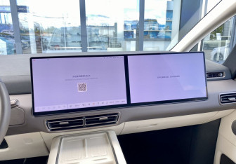 Подержанный автомобиль LiXiang Mega 2024 года (13 фото)