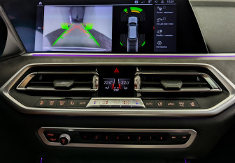 Подержанный автомобиль BMW X5 2018 года (15 фото)