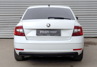 Подержанный автомобиль Skoda Octavia Liftback 2019 года (6 фото)
