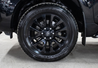 Подержанный автомобиль Toyota Land Cruiser Prado 2021 года (26 фото)