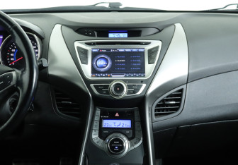 Подержанный автомобиль Hyundai Elantra Sedan 2013 года (14 фото)