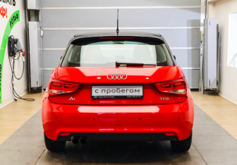 Подержанный автомобиль Audi A1 2014 года (5 фото)
