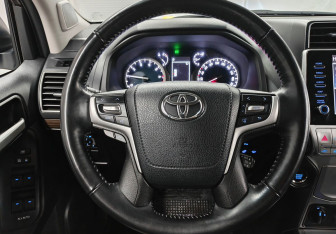 Подержанный автомобиль Toyota Land Cruiser Prado 2021 года (13 фото)